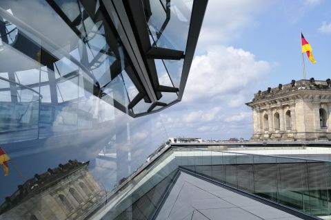 Berlin : quartier du gouvernement et dôme du Reichstag