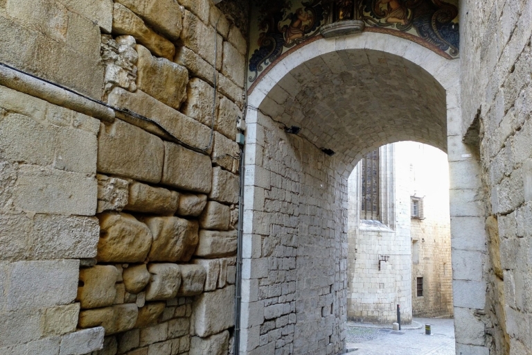 Girona: tour privado de historia y gastronomía con degustaciones