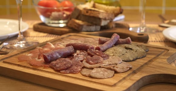 Girona: Geschichte und Gastronomie Kleine Gruppe mit Verkostungen