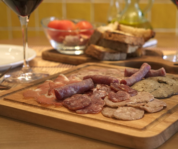 Girona: History and Gastronomy Small Group with Tastings