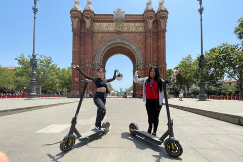 Barcelona: Panoramic eScooter Tour