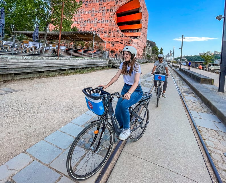 Un gonfleur vélo ALTAO Primo installé dans la Tour Incity à Lyon - Altinnova