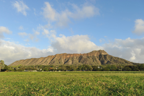 Honolulu: Diamond Head Sunrise and Parasailing Tour