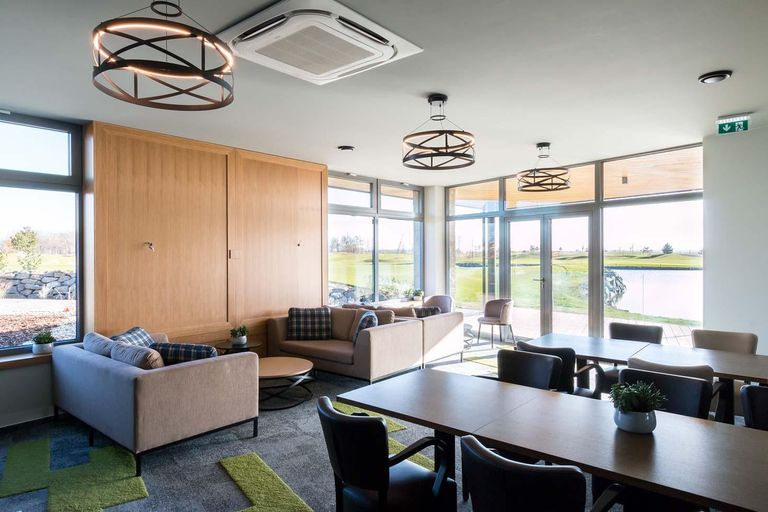 من براتيسلافا: العب الجولف في سلوفاكيا - شامل كليًا