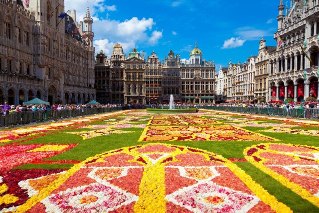 Visit Brussels Walking Tour with Belgian Lunch, Chocolate, & Beer in Brussels