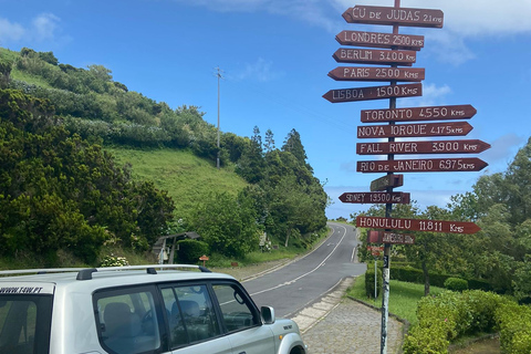 De Ponta Delgada: excursion guidée d'une journée en 4x4 dans le Nordeste et déjeuner