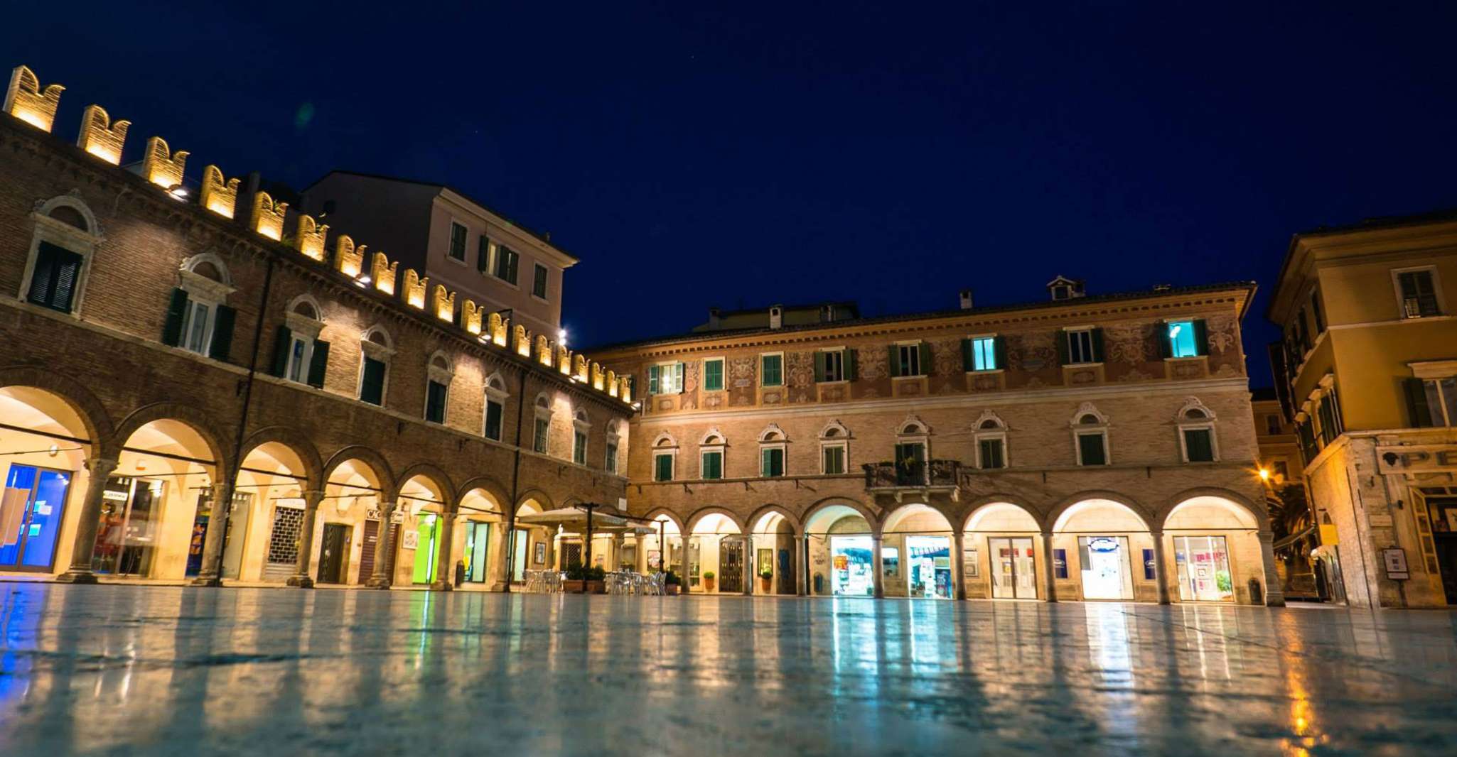 Ascoli Piceno, Marche du soir avec dégustation d'Anisette - Hizvo