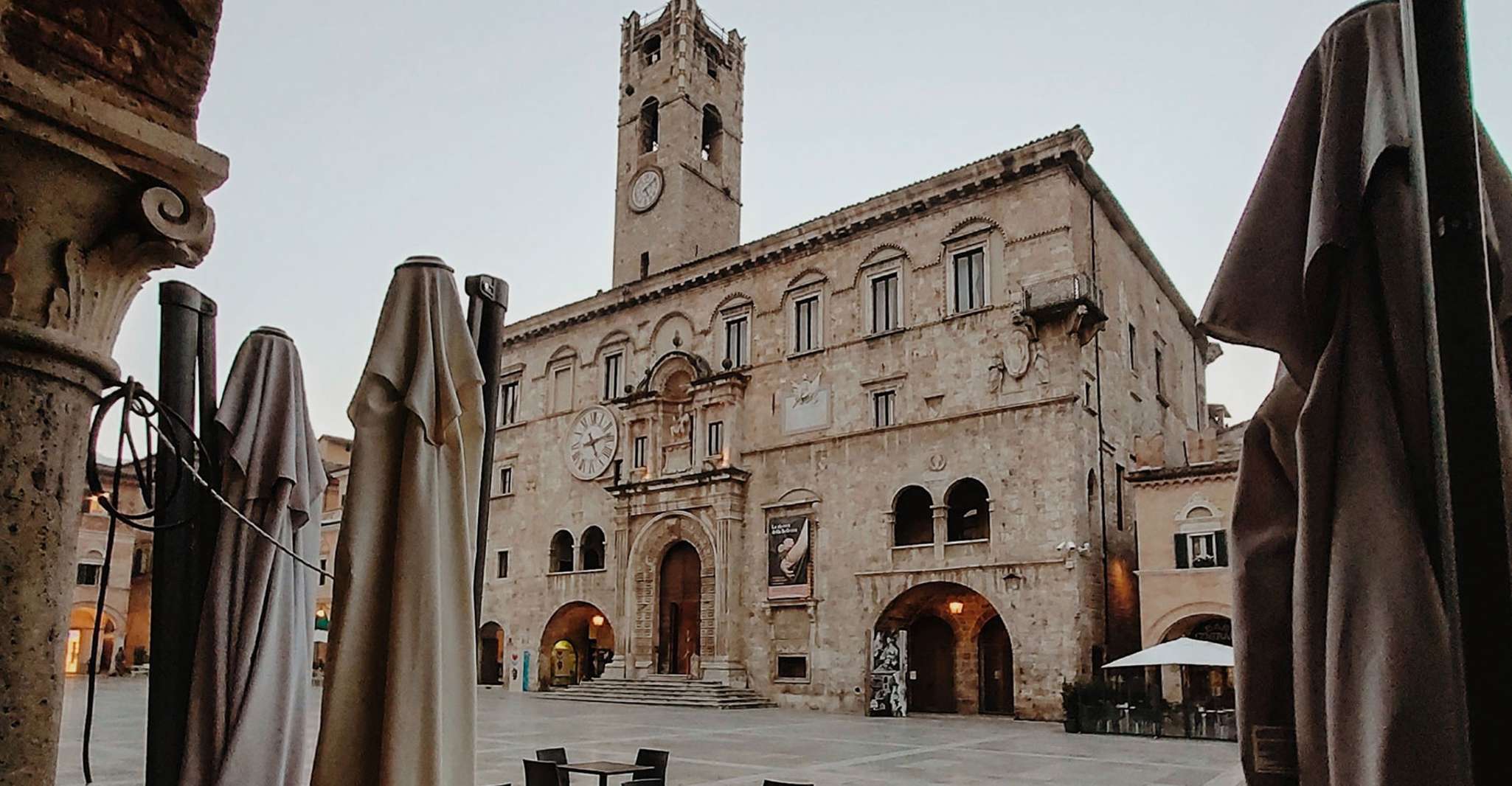 Ascoli Piceno, Marche du soir avec dégustation d'Anisette - Hizvo