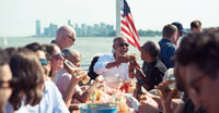 North River Lobster Co. 4 juli Fireworks Party Cruise NYC - Housity