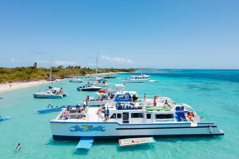 From Fajardo: Catamaran Beach Excursion with Lunch