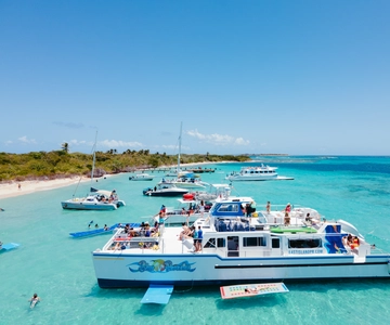 From Fajardo: Catamaran Beach Excursion with Lunch