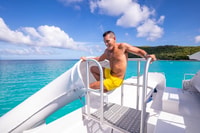 Desde Fajardo, Catamarán Excursión Playa con Almuerzo - Hizvo