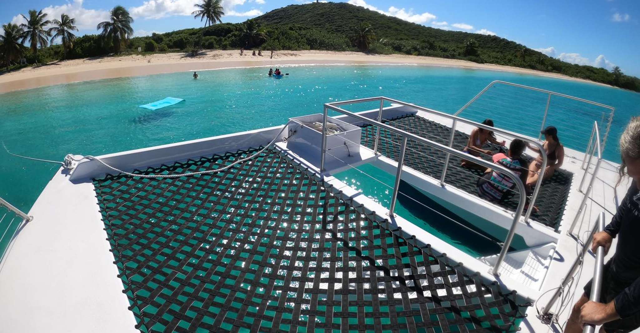 Desde Fajardo, Catamarán Excursión Playa con Almuerzo - Hizvo