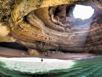 Van Carvoeiro, Benagil Caves en Navy Beach Boat Trip - Housity