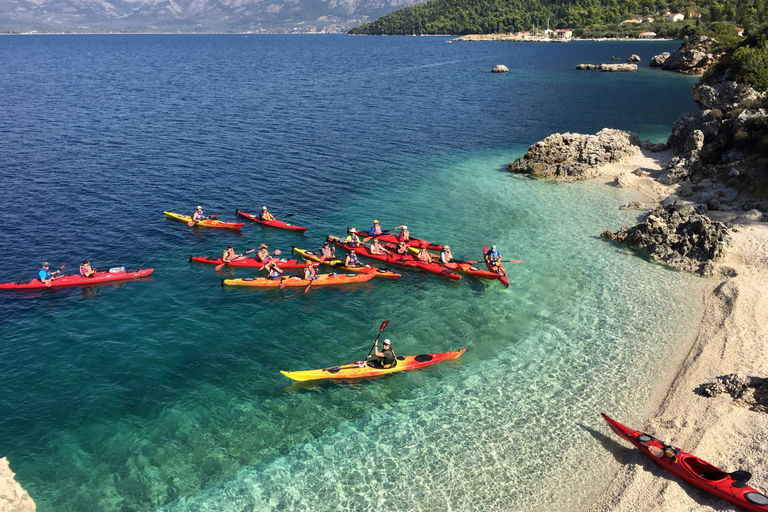 Lefkada: Tour della Grotta Azzurra in kayak con un assaggio della Grecia