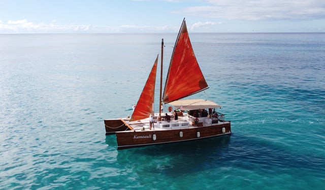 Oahu: Crucero tradicional en canoa al atardecer con cena