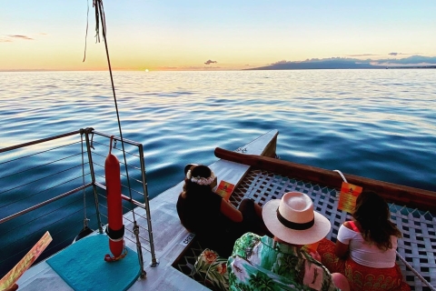 Honolulu: crucero tradicional en canoa al atardecer con cena