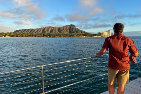 Honolulu: Traditionelle Kanu-Sonnenuntergangsfahrt mit Abendessen