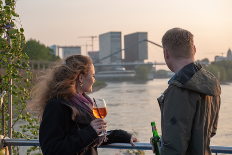 Düsseldorf: 2-godzinny wieczorny rejs po Renie z DJ-em na żywo