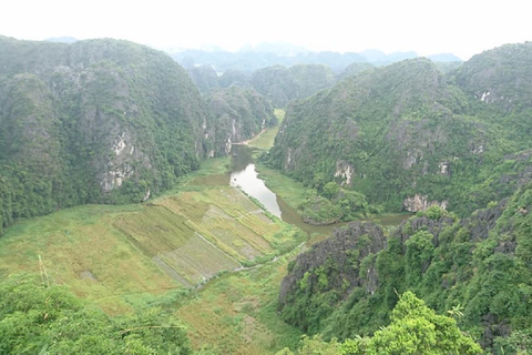 De Hanoi: excursion d'une journée à la pagode Bai Dinh, à Trang An et à la grotte de Mua