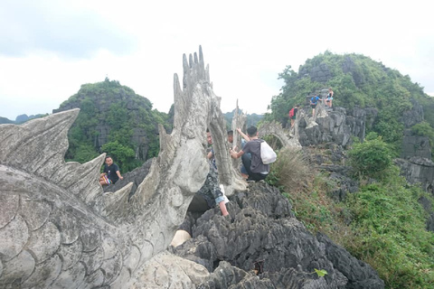 De Hanoi: excursion d'une journée à la pagode Bai Dinh, à Trang An et à la grotte de Mua