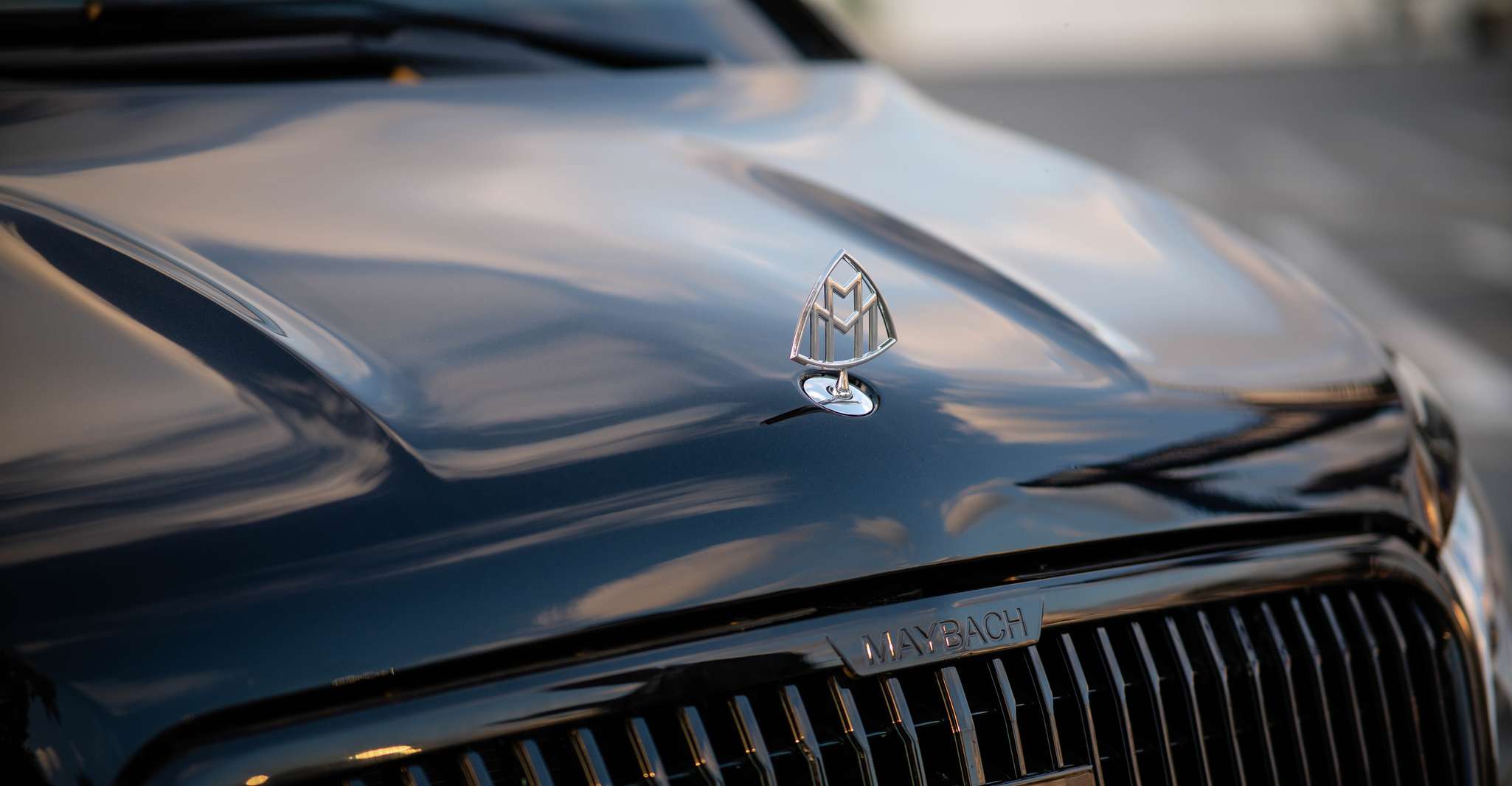 Van Dubai, Private Van Transfer in Maybach - Hizvo