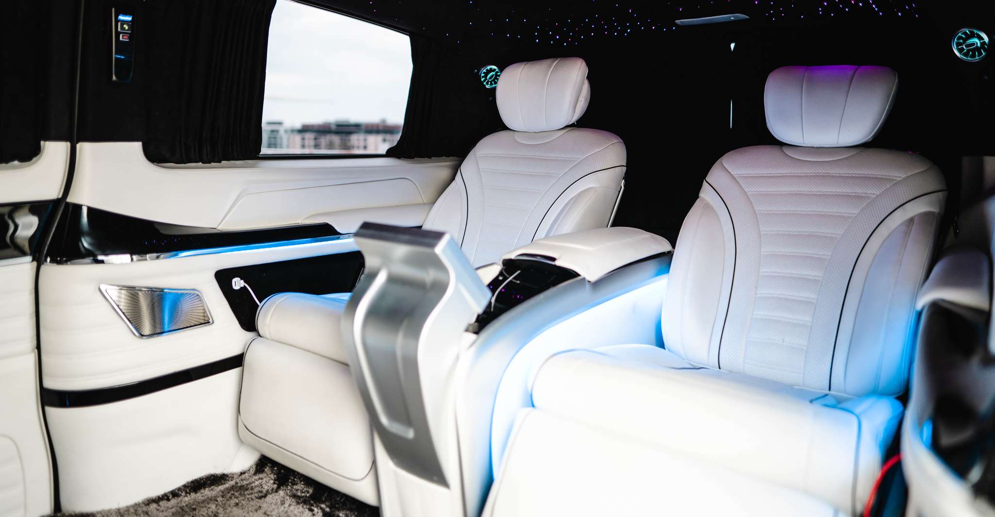 Van Dubai, Private Van Transfer in Maybach - Hizvo