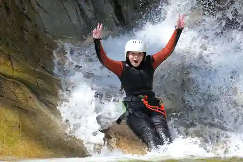 Pitlochry: Lower Falls of Bruar Geführte Canyoning-Erfahrung