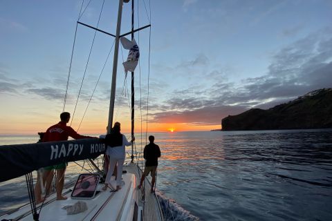 Funchal: Sunrise Private Sailing Trip with Breakfast