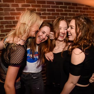 Queenstown: Hosted Bar Crawl peli- ja juoma-alennuksella