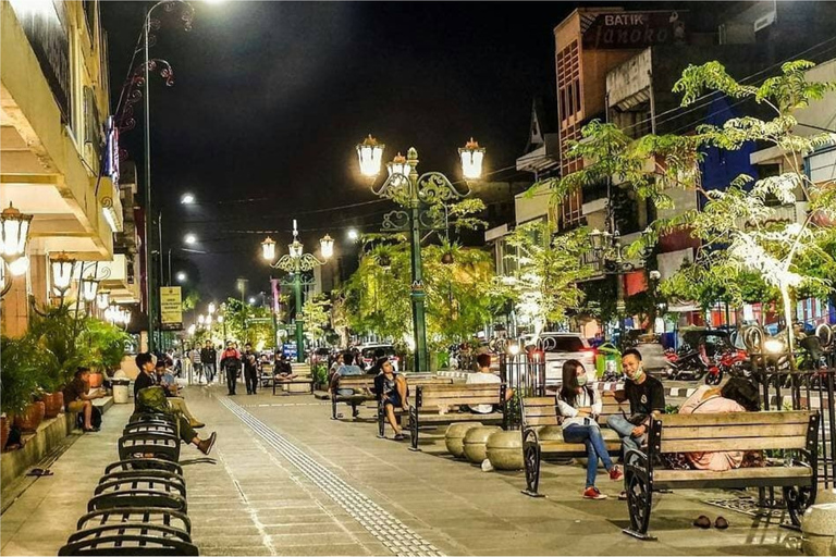 Yogyakarta: passeio noturno e degustação de comida de rua