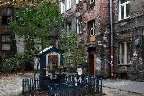 Varsóvia: excursão ao distrito de Praga com museu e degustação de vodka
