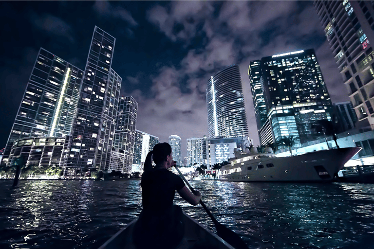 Miami: City Lights SUP eller Kajak Natt Tour