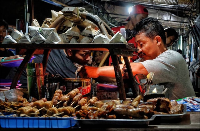 Visit Yogyakarta Night Walking and Street Food Tasting Tour in Borobudur