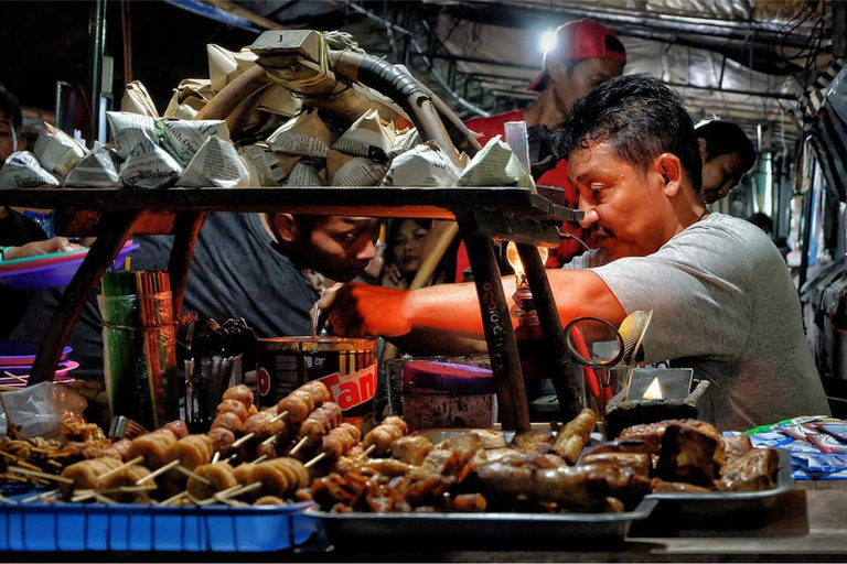 Yogyakarta: passeio noturno e degustação de comida de rua