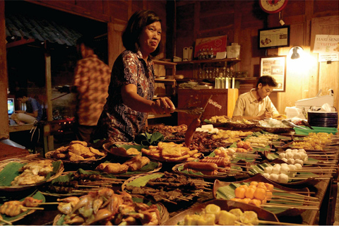 Yogyakarta: passeio noturno e degustação de comida de rua