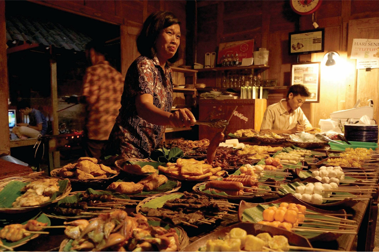 Yogyakarta: passeio noturno e degustação de comida de rua