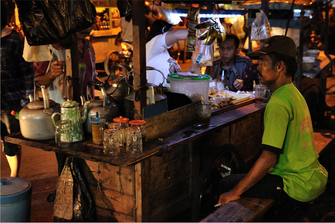 Yogyakarta: passeio noturno e degustação de comida de rua