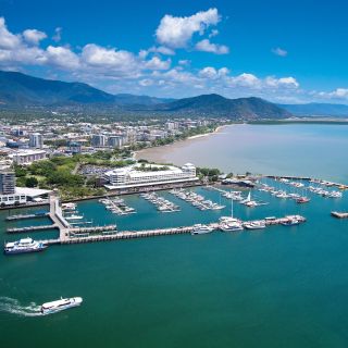 Cairns: Hop-On-Hop Off Wine, Beer, and Drinks Tour