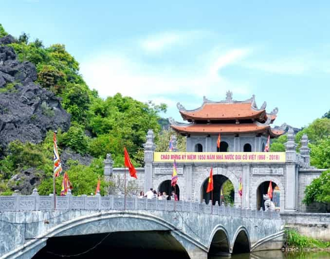 Hoa Lu Trang An With The Sinh Tour Online 