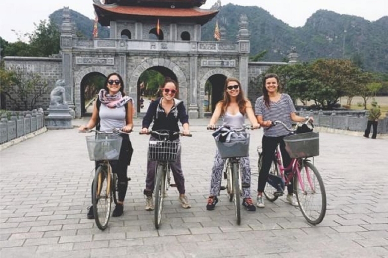 Hanoi: Wycieczka rowerowa po Hoa Lu, Trang An z posiłkami i przewodnikiemHoa Lu - Trang An - wycieczka rowerowa, autobus, posiłek i przewodnik