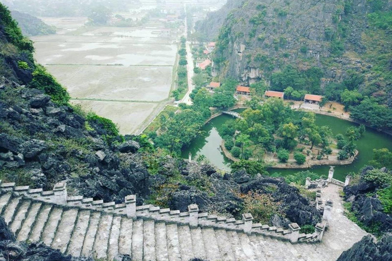 Hanoi: Ganztägige geführte Tour durch Hoa Lu, Tam Coc und die Mua-HöhleHoa Lu - Tam Coc - Mua Höhle, Bus, Mittagessen, Radfahren, Reiseführer