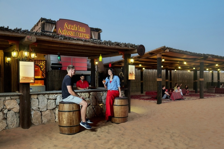 Dubai Dünen: Wüstensafari mit Abendessen bei SonnenuntergangGemeinsame Wüstensafari am Abend mit alkoholfreien Getränken