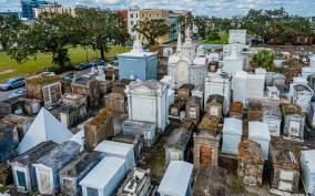 New Orleans: Walking Tour Inside St. Louis Cemetery No. 1