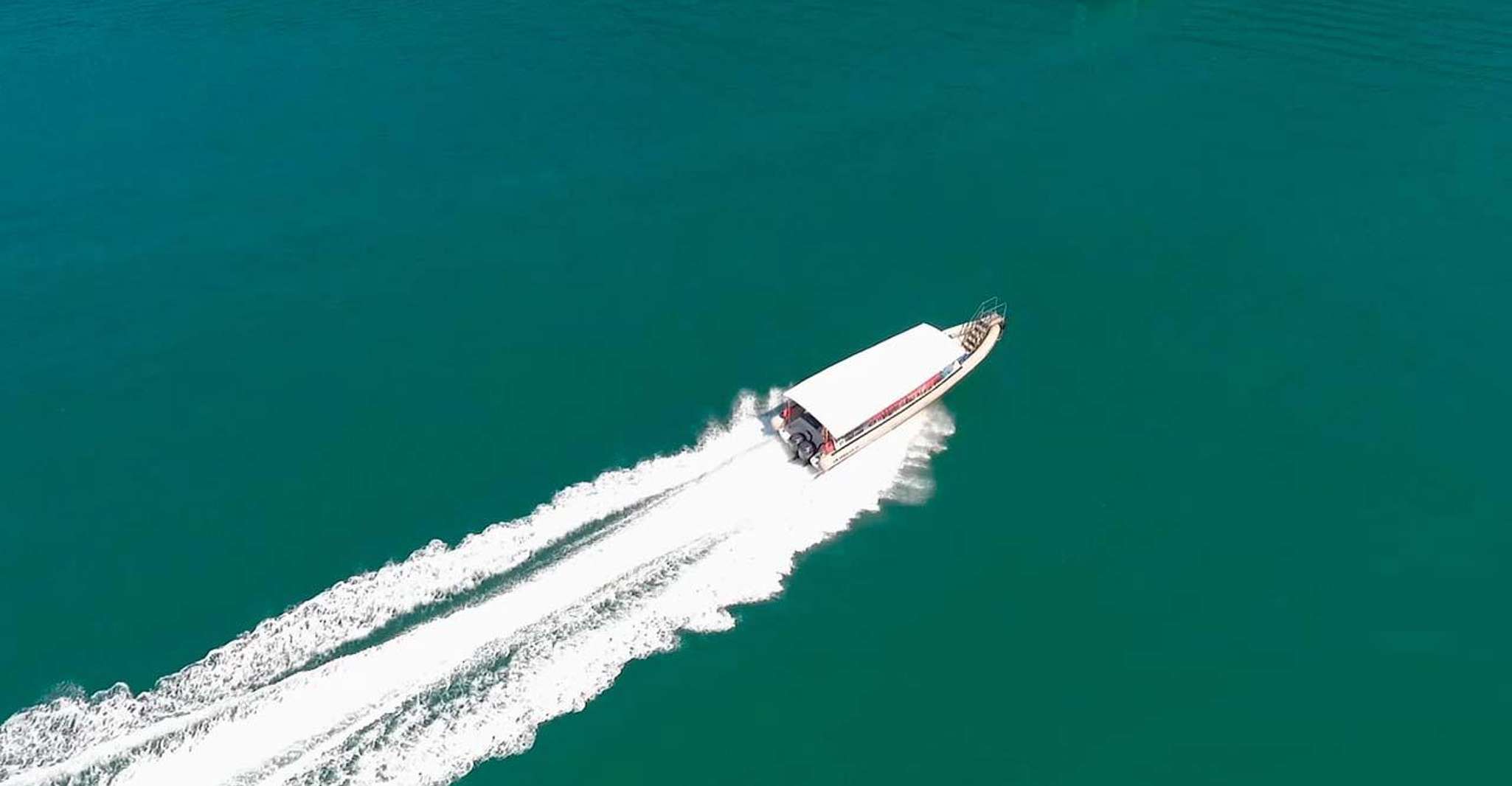 De Angra dos Reis, transfert de bateau à moteur à Ilha Grande - Hizvo