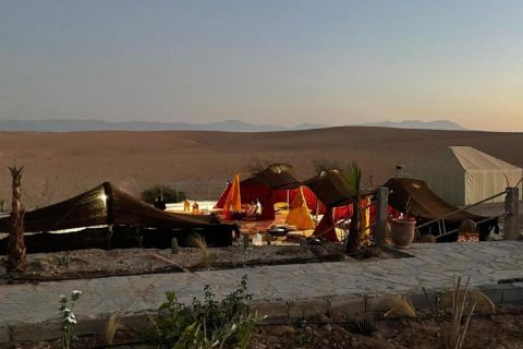Depuis Marrakech : journée dans le désert d'Agafay et nuitée