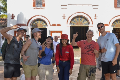 Ab Medellin: Guatapé-Tagestour mit Piedra del PeñolTreffpunkt am El Poblado Park