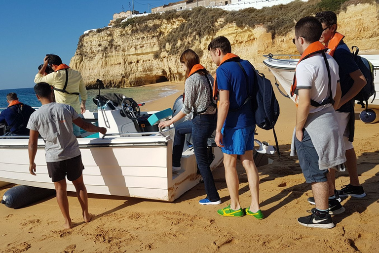 Från Carvoeiro: Benagil Caves och Praia da Marinha båtturPrivata Benagil-grottor och Praia da Marinha-båttur