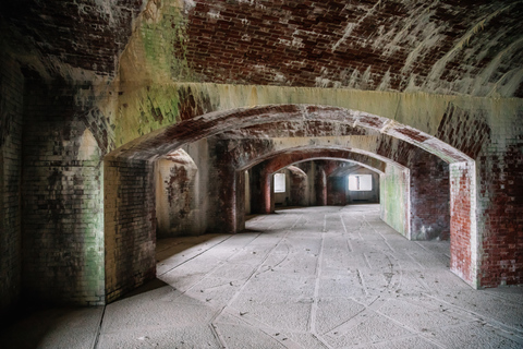 Portland: Private Island Fort Tour