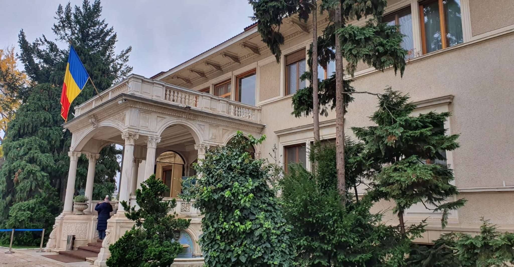 Bucarest, Snagov, Ceaușescu Mansion, & Village Museum Tour - Hizvo